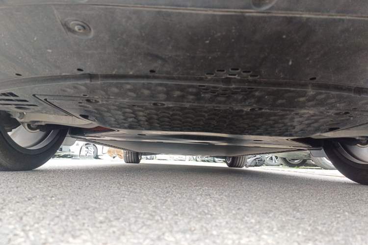 Used Xiaomi Auto YU7 2025 Ultra-Long Range High-Performance All-Wheel-Drive Max Edition Chassis Rear