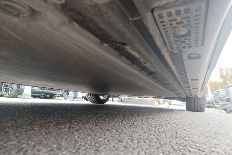 Used Xiaomi Auto YU7 2025 Ultra-Long Range High-Performance All-Wheel-Drive Max Edition Chassis Rear Right