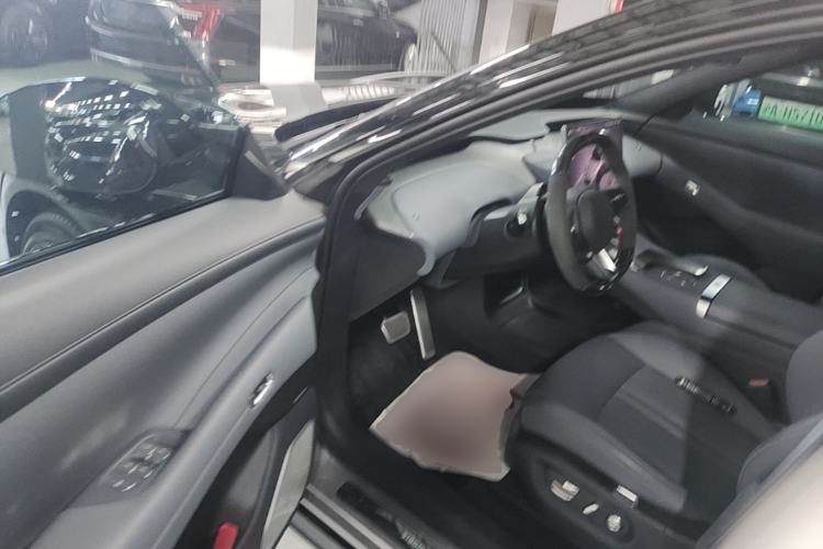 Used Xiaomi Auto YU7 2025 Ultra-Long Range High-Performance All-Wheel-Drive Max Edition Driver Seat