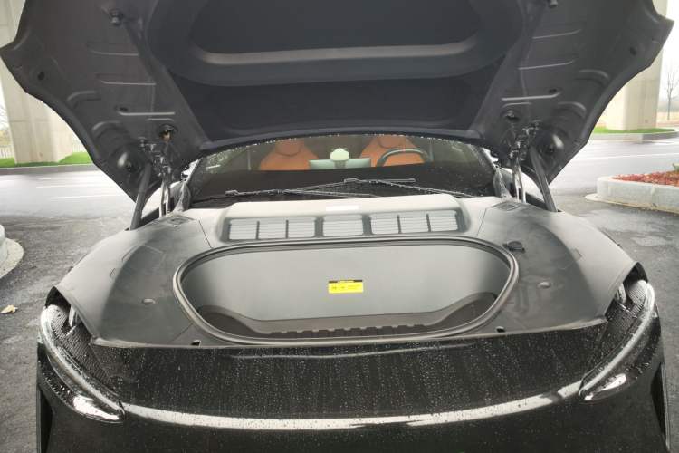 Used Xiaomi Auto YU7 2025 Ultra-Long Range High-Performance All-Wheel-Drive Max Edition Engine Bay