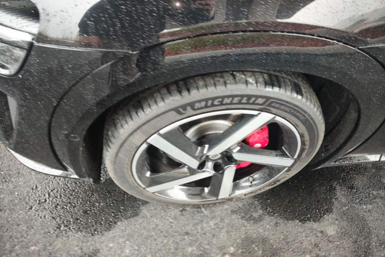 Used Xiaomi Auto YU7 2025 Ultra-Long Range High-Performance All-Wheel-Drive Max Edition Exterior 4