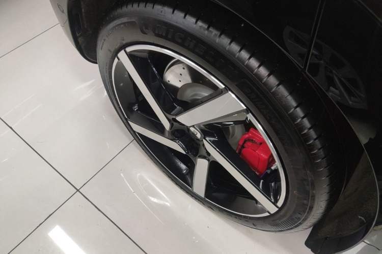Used Xiaomi Auto YU7 2025 Ultra-Long Range High-Performance All-Wheel-Drive Max Edition Exterior 5