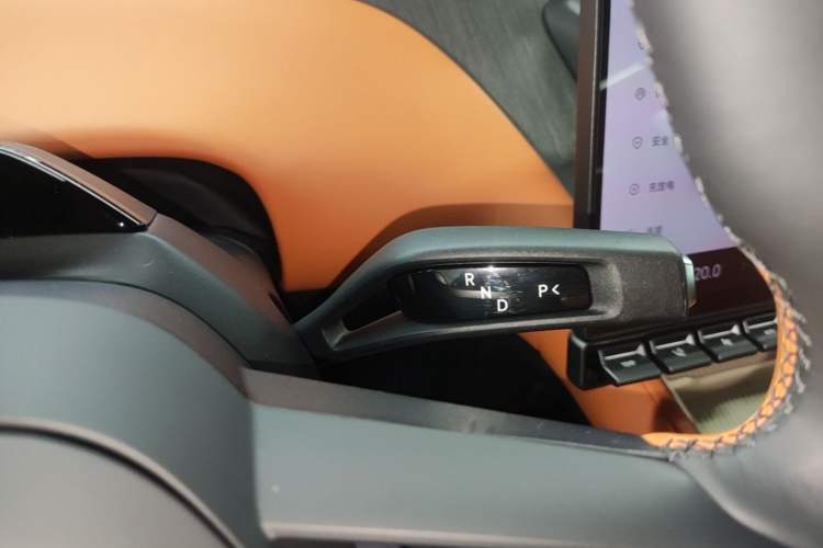 Used Xiaomi Auto YU7 2025 Ultra-Long Range High-Performance All-Wheel-Drive Max Edition Gear Lever