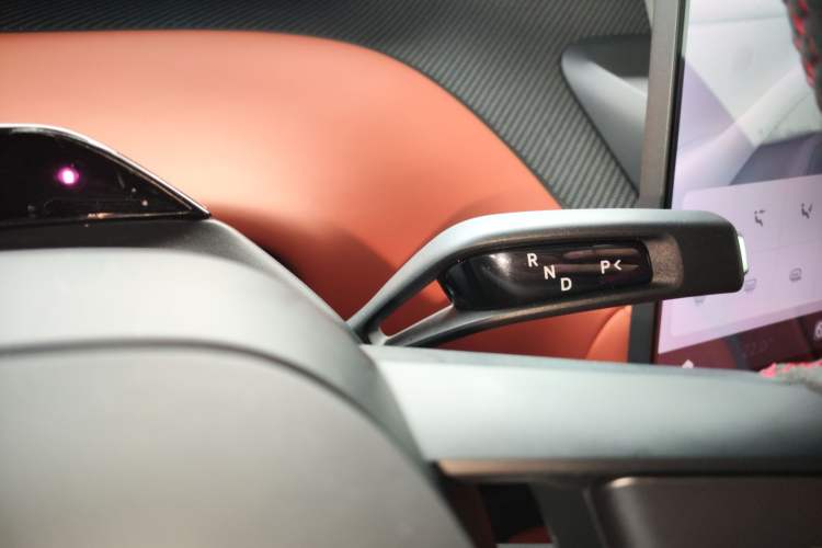 Used Xiaomi Auto YU7 2025 Ultra-Long Range High-Performance All-Wheel-Drive Max Edition Gear Lever