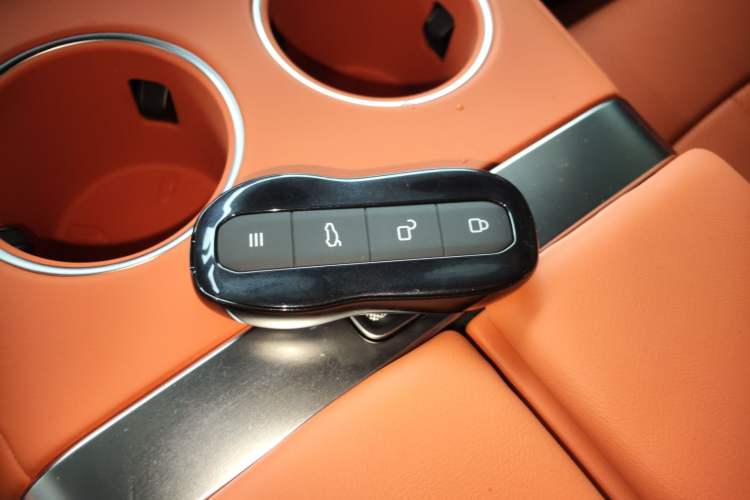 Used Xiaomi Auto YU7 2025 Ultra-Long Range High-Performance All-Wheel-Drive Max Edition Interior 1