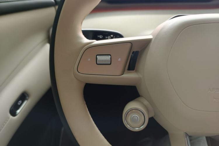 Used Xiaomi Auto YU7 2025 Ultra-Long Range High-Performance All-Wheel-Drive Max Edition Interior 2