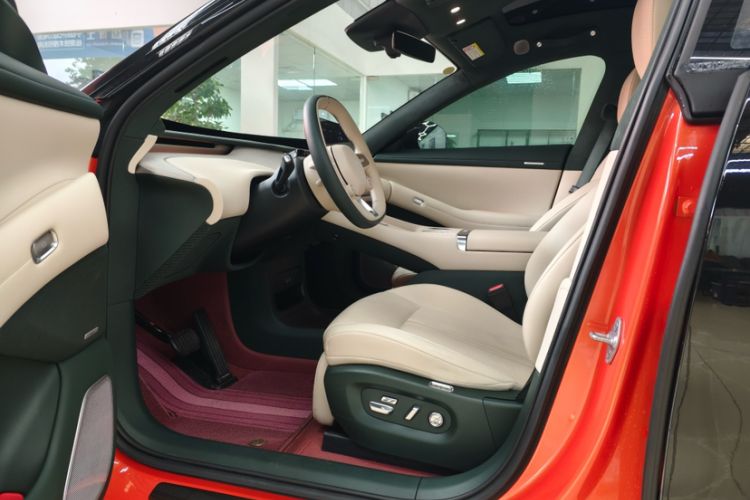 Used Xiaomi Auto YU7 2025 Ultra-Long Range High-Performance All-Wheel-Drive Max Edition Interior 5