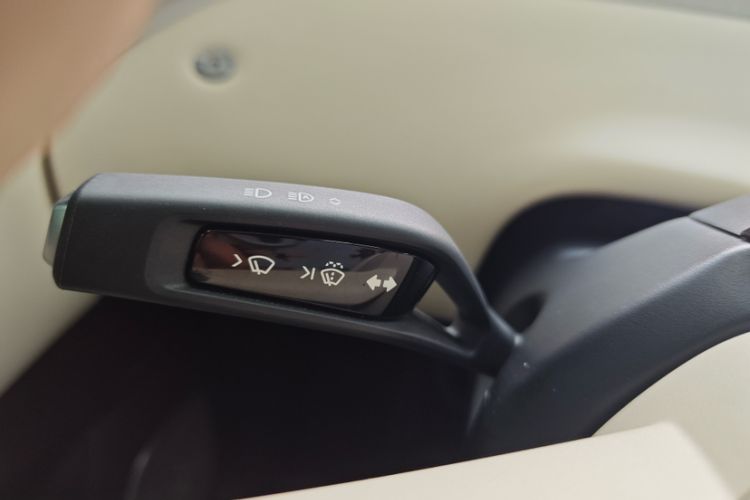 Used Xiaomi Auto YU7 2025 Ultra-Long Range High-Performance All-Wheel-Drive Max Edition Interior 9
