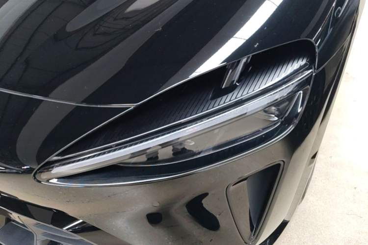 Used Xiaomi Auto YU7 2025 Ultra-Long Range All-Wheel Drive Pro Version Left Front Headlight