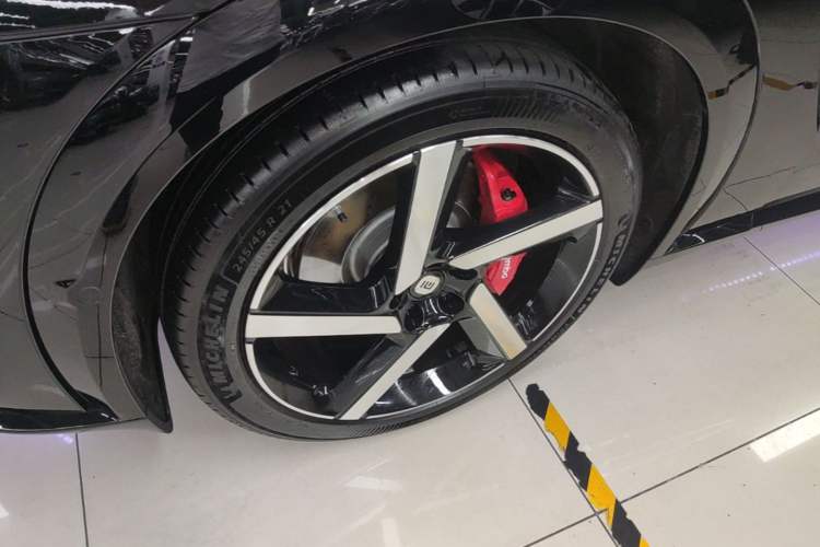 Used Xiaomi Auto YU7 2025 Ultra-Long Range High-Performance All-Wheel-Drive Max Edition Left Front Wheel Hub