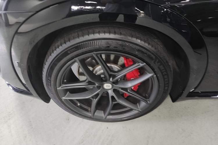 Used Xiaomi Auto YU7 2025 Ultra-Long Range High-Performance All-Wheel-Drive Max Edition Left Front Wheel Hub