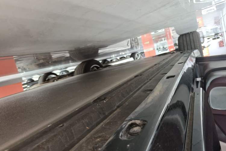 Used Xiaomi Auto YU7 2025 Ultra-Long Range Rear-Wheel Drive Version Left Side Sill