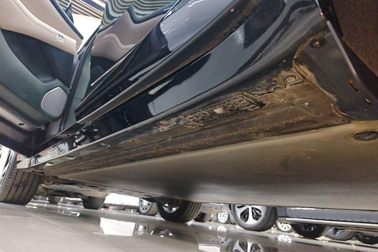 Used Xiaomi Auto YU7 2025 Ultra-Long Range All-Wheel Drive Pro Version Left Side Sill