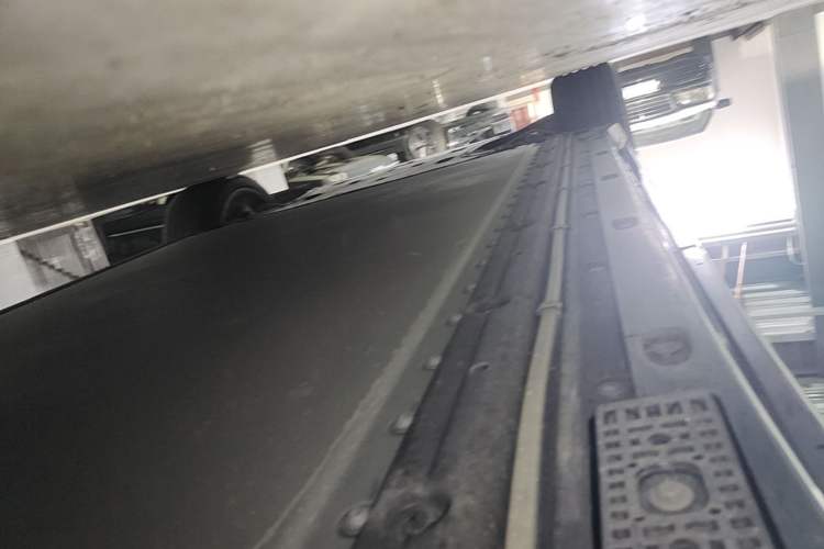 Used Xiaomi Auto YU7 2025 Ultra-Long Range High-Performance All-Wheel-Drive Max Edition Left Side Sill
