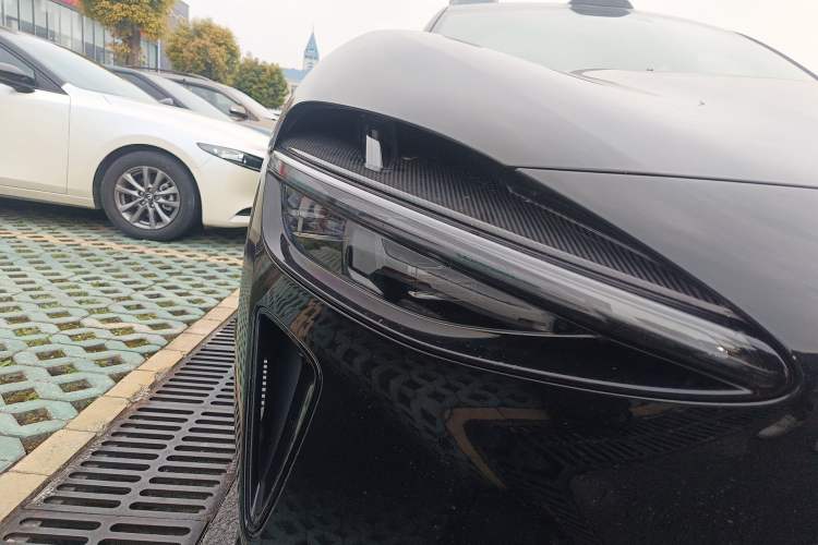 Used Xiaomi Auto YU7 2025 Ultra-Long Range High-Performance All-Wheel-Drive Max Edition Right Front Headlight