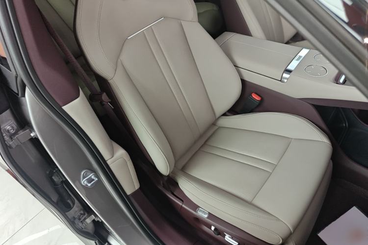 Used Xiaomi Auto YU7 2025 Ultra-Long Range Rear-Wheel Drive Version Right Front Seat