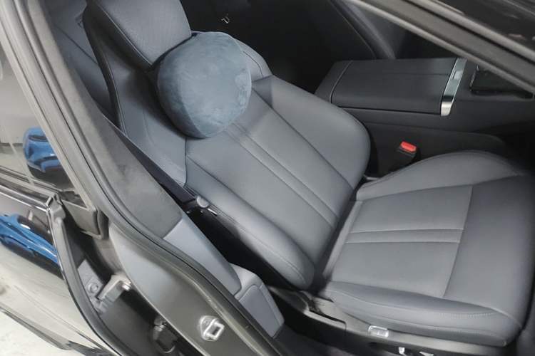 Used Xiaomi Auto YU7 2025 Ultra-Long Range High-Performance All-Wheel-Drive Max Edition Right Front Seat
