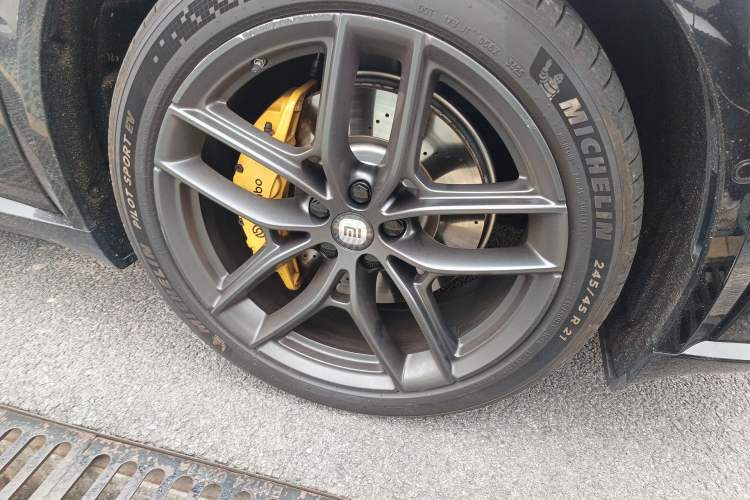 Used Xiaomi Auto YU7 2025 Ultra-Long Range High-Performance All-Wheel-Drive Max Edition Right Front Wheel Hub