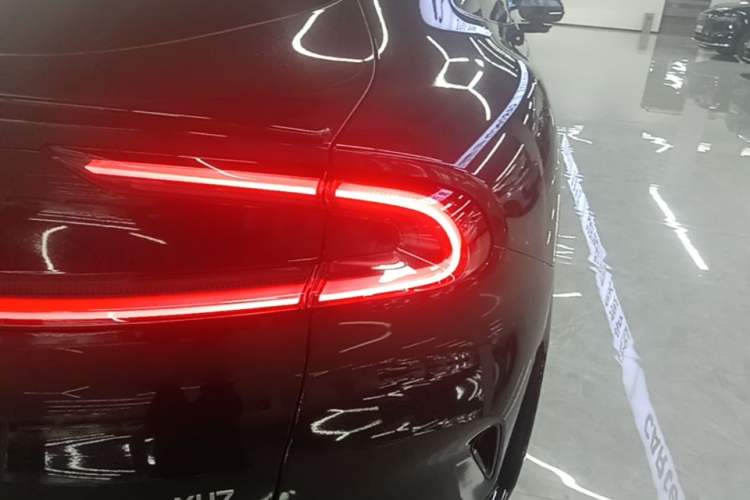 Used Xiaomi Auto YU7 2025 Ultra-Long Range Rear-Wheel Drive Version Right Rear Taillight