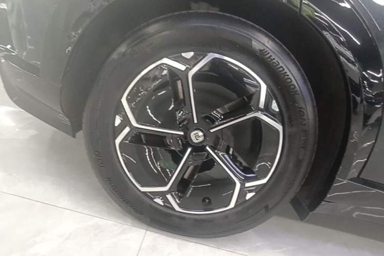 Used Xiaomi Auto YU7 2025 Ultra-Long Range Rear-Wheel Drive Version Right Rear Wheel Hub