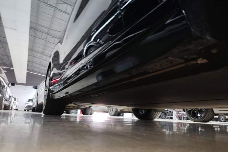 Used Xiaomi Auto YU7 2025 Ultra-Long Range All-Wheel Drive Pro Version Right Side Sill