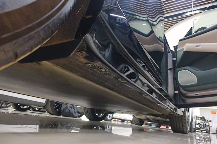 Used Xiaomi Auto YU7 2025 Ultra-Long Range All-Wheel Drive Pro Version Right Side Sill