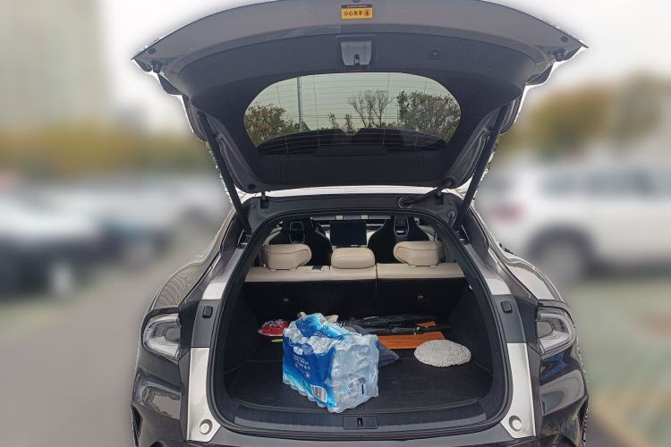 Used Xiaomi Auto YU7 2025 Ultra-Long Range High-Performance All-Wheel-Drive Max Edition Trunk