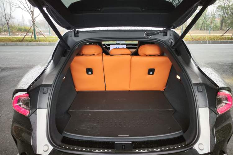 Used Xiaomi Auto YU7 2025 Ultra-Long Range High-Performance All-Wheel-Drive Max Edition Trunk