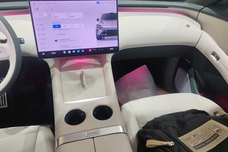 Used Xiaomi Auto YU7 2025 Ultra-Long Range High-Performance All-Wheel-Drive Max Edition Audio And AC Panel
