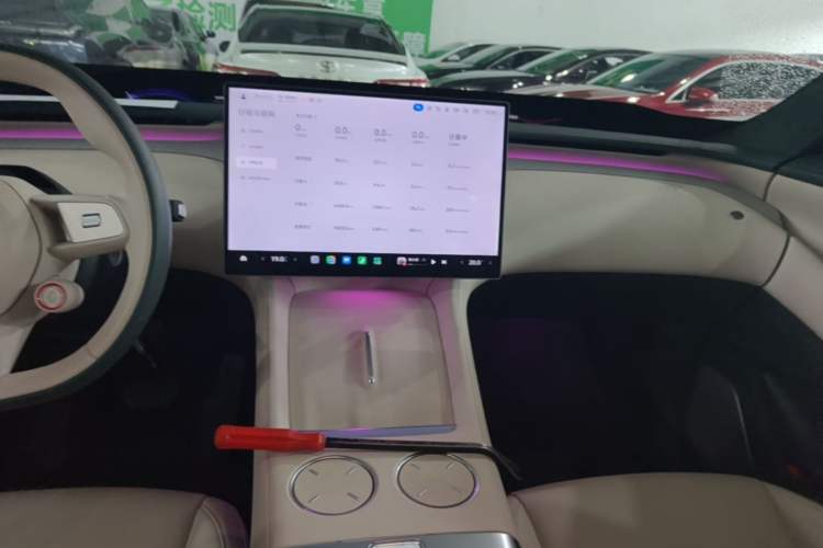 Used Xiaomi Auto YU7 2025 Ultra-Long Range High-Performance All-Wheel-Drive Max Edition Audio And AC Panel