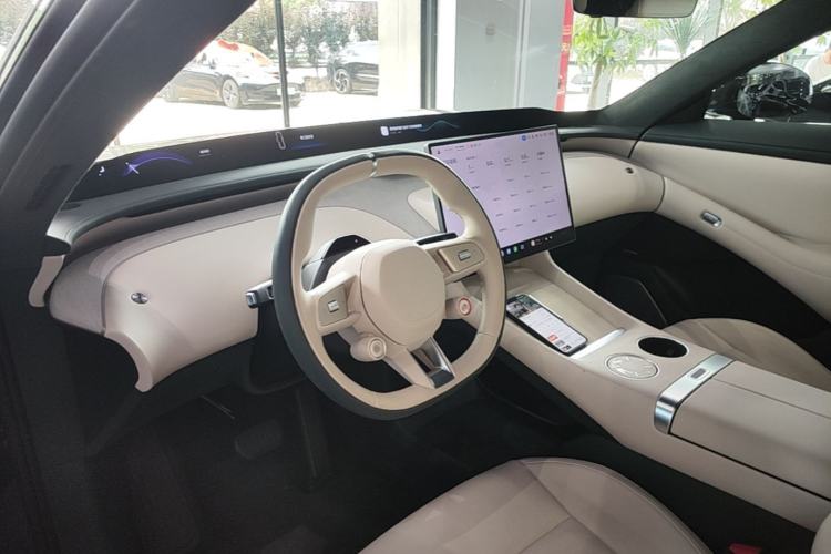 Used Xiaomi Auto YU7 2025 Ultra-Long Range High-Performance All-Wheel-Drive Max Edition Center Console