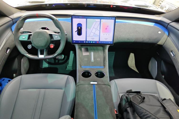 Used Xiaomi Auto YU7 2025 Ultra-Long Range High-Performance All-Wheel-Drive Max Edition Center Console