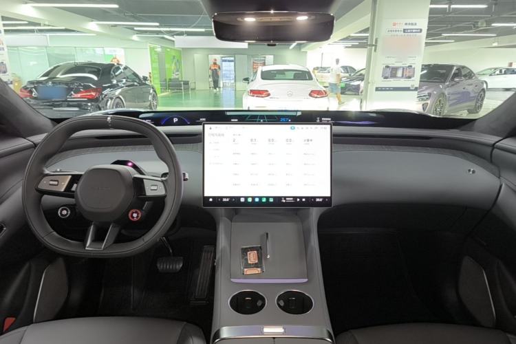 Used Xiaomi Auto YU7 2025 Ultra-Long Range High-Performance All-Wheel-Drive Max Edition Center Console