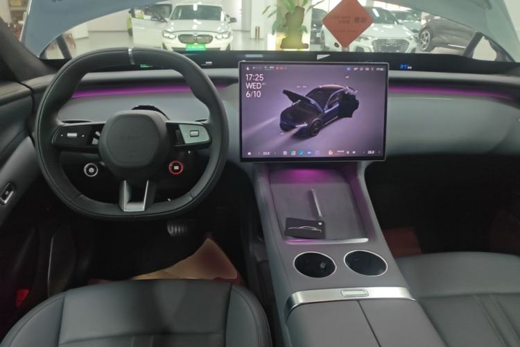 Used Xiaomi Auto YU7 2025 Ultra-Long Range High-Performance All-Wheel-Drive Max Edition Center Console