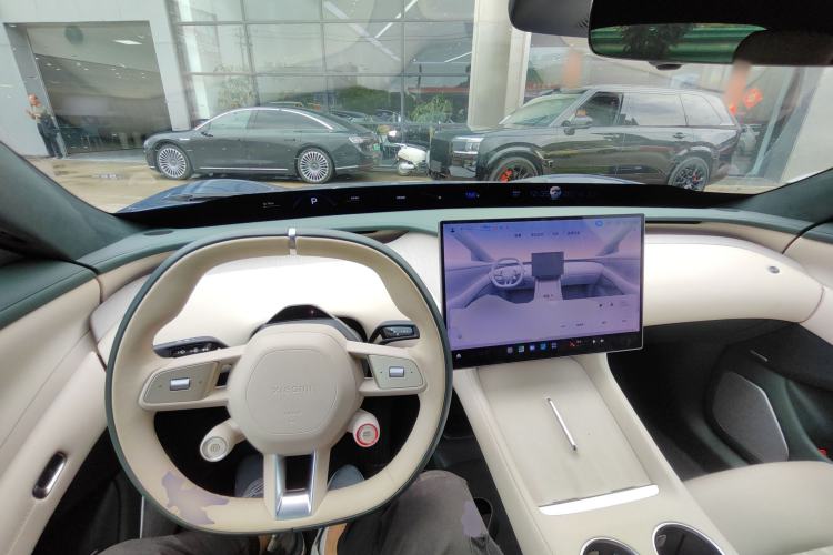 Used Xiaomi Auto YU7 2025 Ultra-Long Range High-Performance All-Wheel-Drive Max Edition Center Console