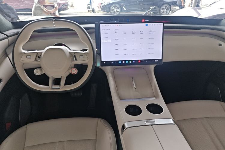 Used Xiaomi Auto YU7 2025 Ultra-Long Range High-Performance All-Wheel-Drive Max Edition Center Console