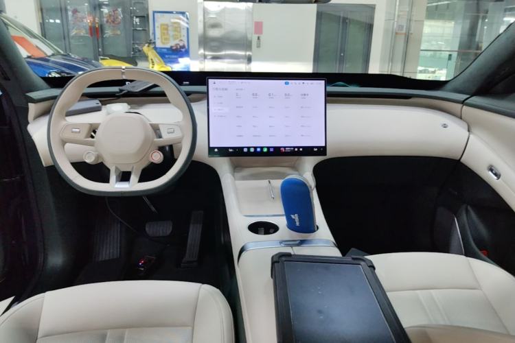 Used Xiaomi Auto YU7 2025 Ultra-Long Range High-Performance All-Wheel-Drive Max Edition Center Console