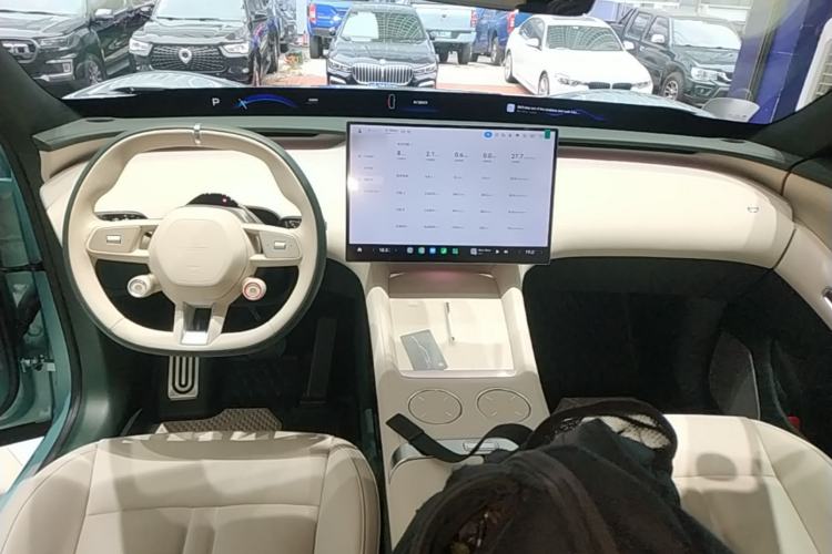 Used Xiaomi Auto YU7 2025 Ultra-Long Range Rear-Wheel Drive Version Center Console