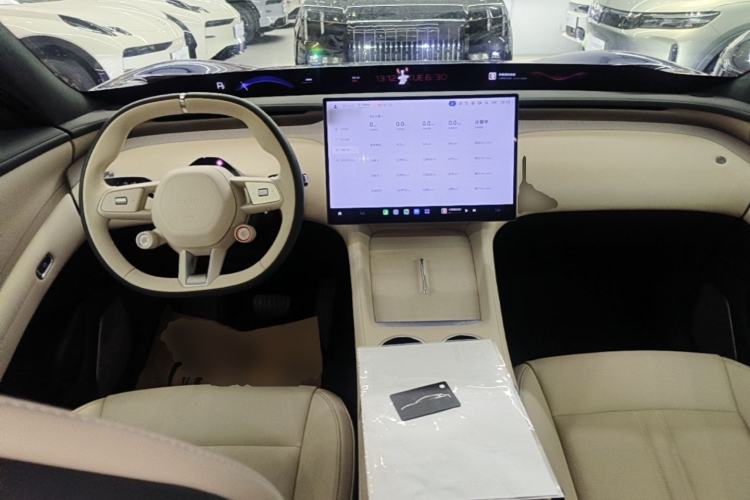 Used Xiaomi Auto YU7 2025 Ultra-Long Range High-Performance All-Wheel-Drive Max Edition Center Console