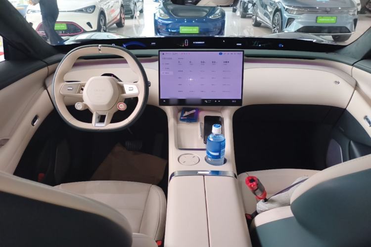 Used Xiaomi Auto YU7 2025 Ultra-Long Range High-Performance All-Wheel-Drive Max Edition Center Console