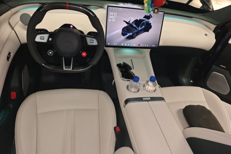 Used Xiaomi Auto YU7 2025 Ultra-Long Range High-Performance All-Wheel-Drive Max Edition Center Console