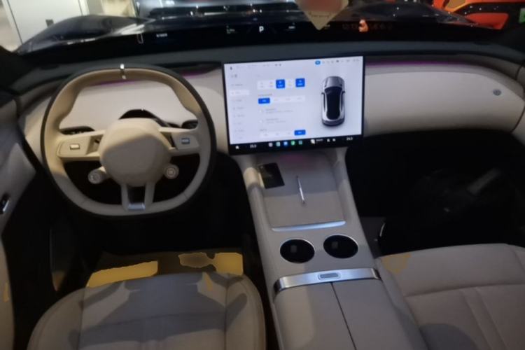 Used Xiaomi Auto YU7 2025 Ultra-Long Range Rear-Wheel Drive Version Center Console