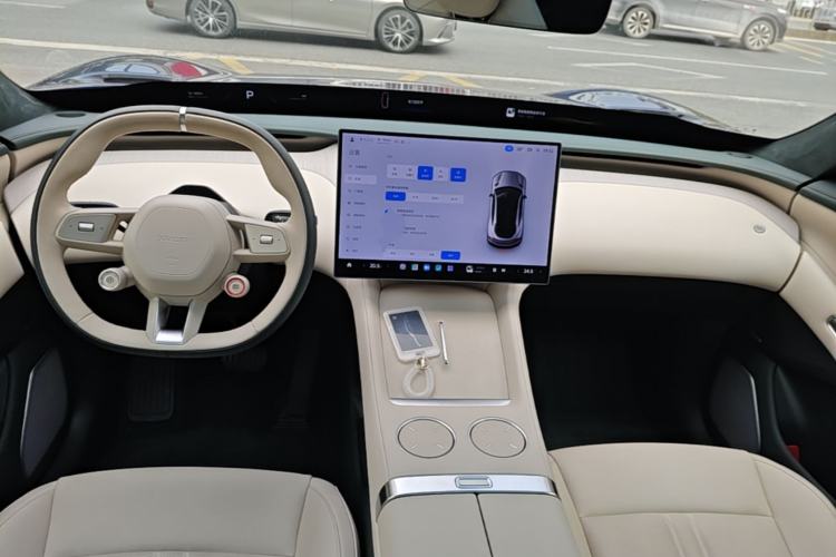 Used Xiaomi Auto YU7 2025 Ultra-Long Range High-Performance All-Wheel-Drive Max Edition Center Console