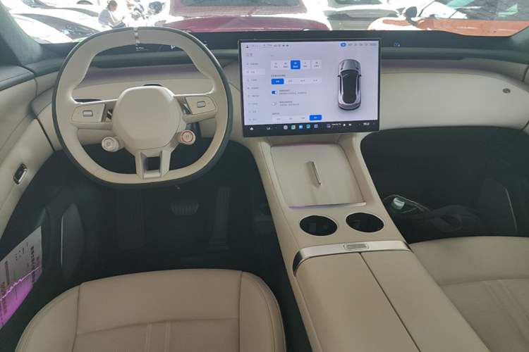 Used Xiaomi Auto YU7 2025 Ultra-Long Range High-Performance All-Wheel-Drive Max Edition Center Console