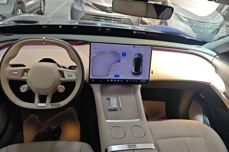 Used Xiaomi Auto YU7 2025 Ultra-Long Range High-Performance All-Wheel-Drive Max Edition Center Console