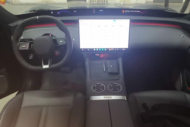 Used Xiaomi Auto YU7 2025 Ultra-Long Range High-Performance All-Wheel-Drive Max Edition Center Console
