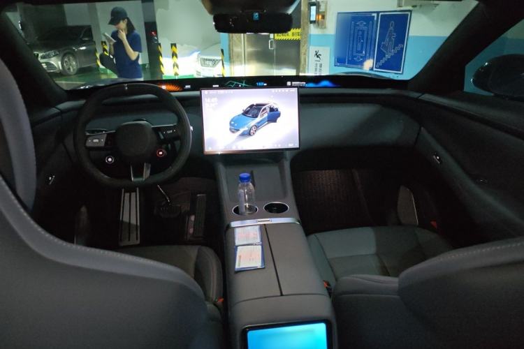 Used Xiaomi Auto YU7 2025 Ultra-Long Range High-Performance All-Wheel-Drive Max Edition Center Console