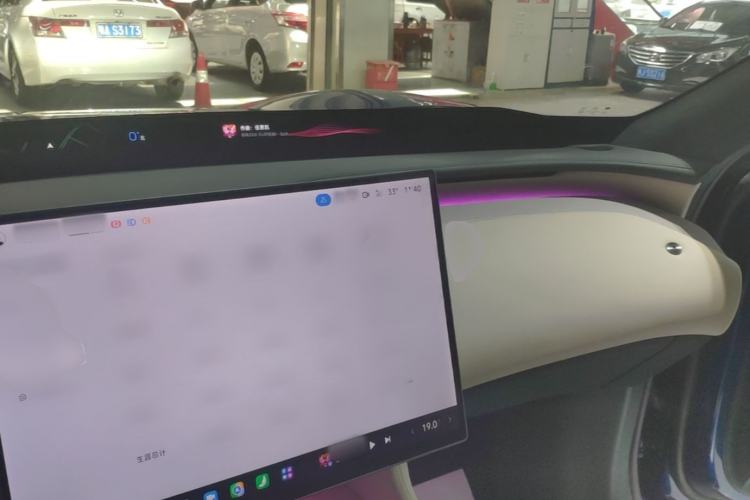 Used Xiaomi Auto YU7 2025 Ultra-Long Range High-Performance All-Wheel-Drive Max Edition Center Console