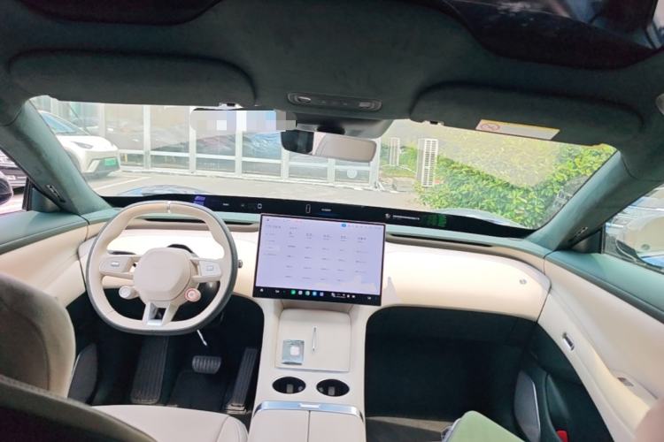 Used Xiaomi Auto YU7 2025 Ultra-Long Range High-Performance All-Wheel-Drive Max Edition Center Console
