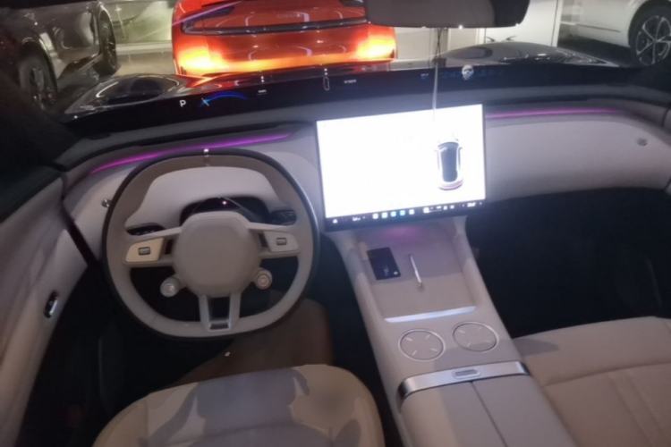 Used Xiaomi Auto YU7 2025 Ultra-Long Range Rear-Wheel Drive Version Center Console